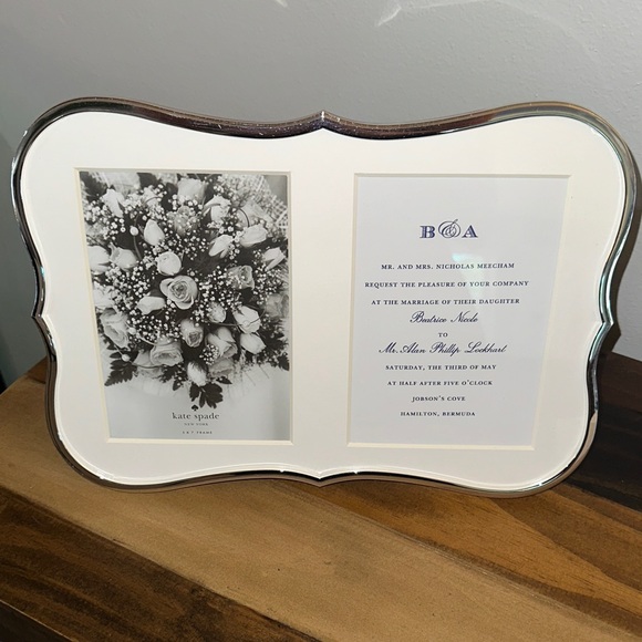 Kate Spade Silver and White Scalloped Frame - Picture 1 of 3